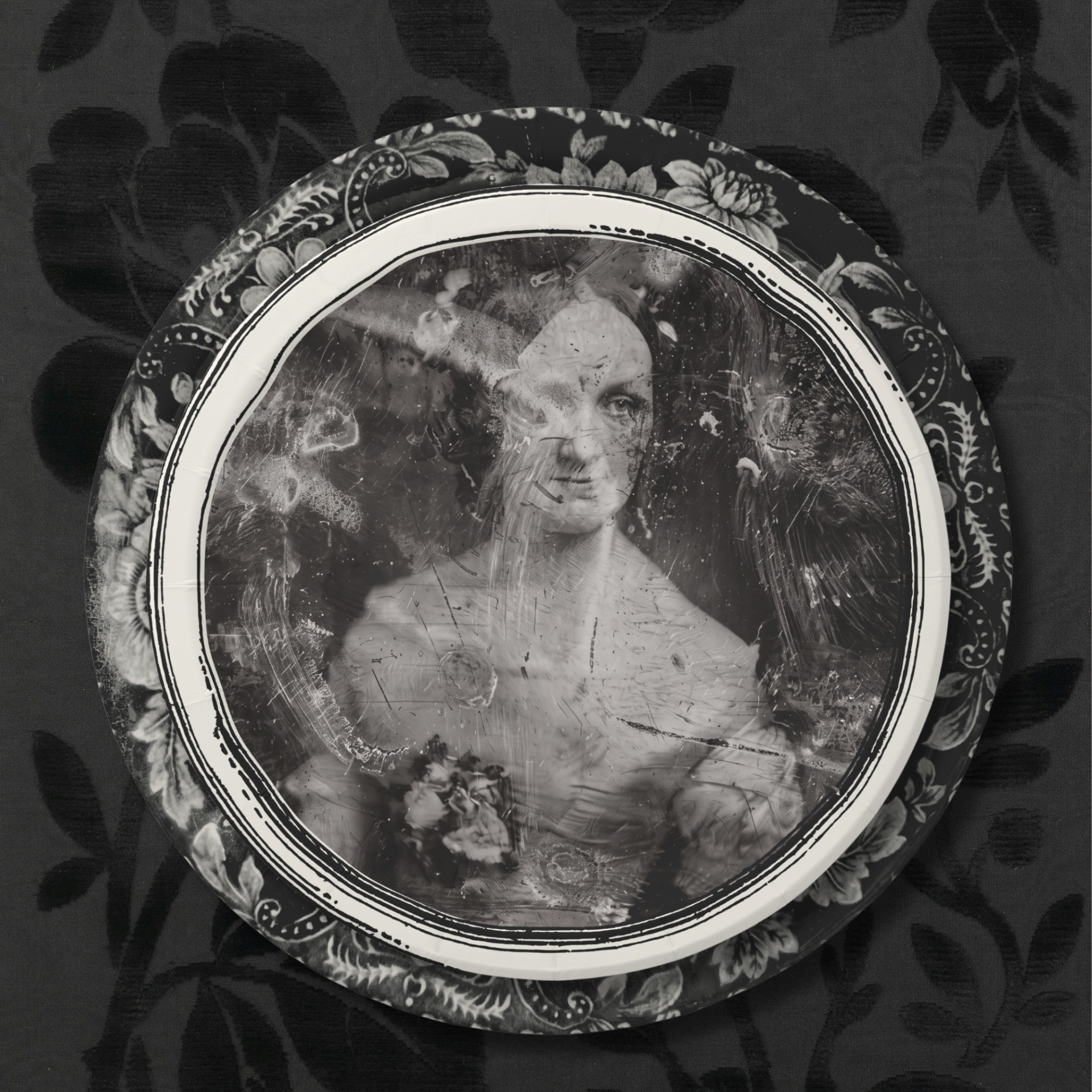 La Comtesse Decayed Daguerreotype ghost Halloween paper plate