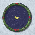 Noël La Nuit Étoilée 9″ dinner plate — gold star on a navy night sky inside a green laurel wreath