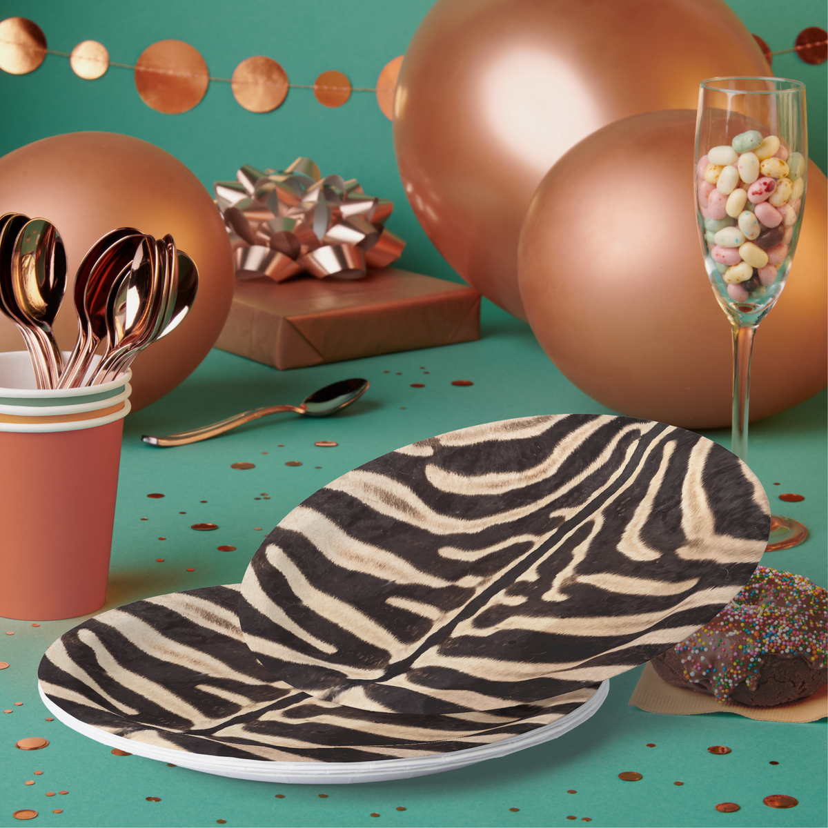 Noël Le Zèbre paper plates set for a party
